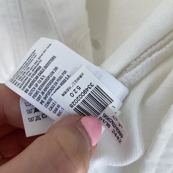 NWT American Eagle Outfitters | White Distressed Denim Jacket | Perfect Conditio - Picture 8 of 10